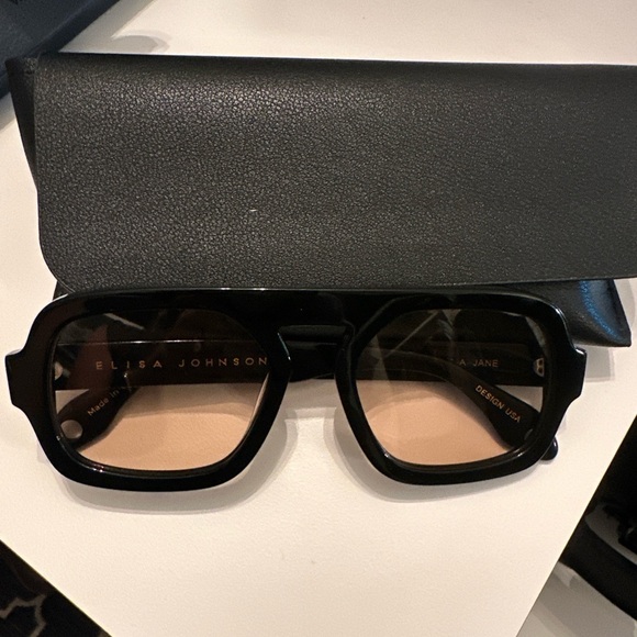 Black Square Women's Sunglasses - Picture 2 of 8